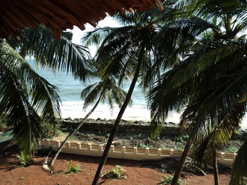 Club 7 Beach Resort Kannur Bagian luar foto