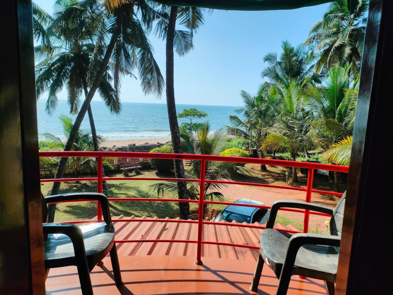 Club 7 Beach Resort Kannur Bagian luar foto