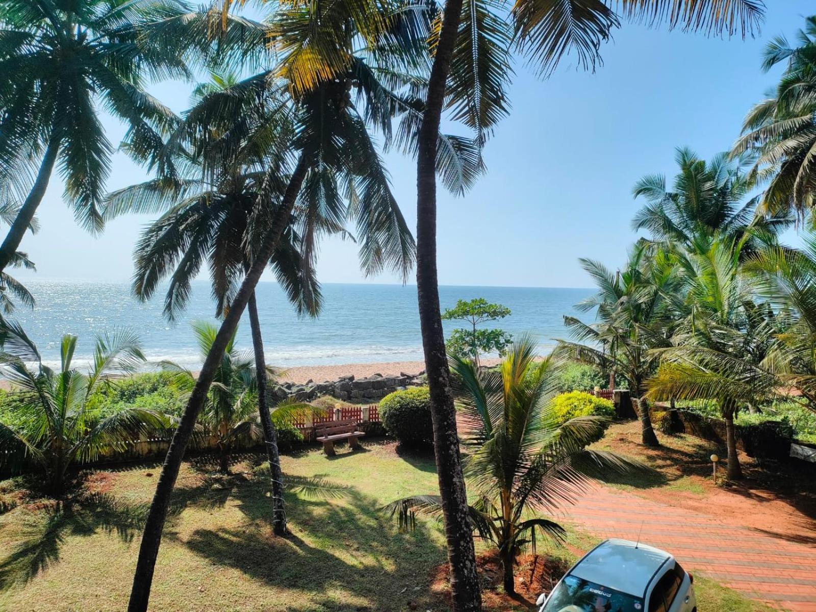 Club 7 Beach Resort Kannur Bagian luar foto