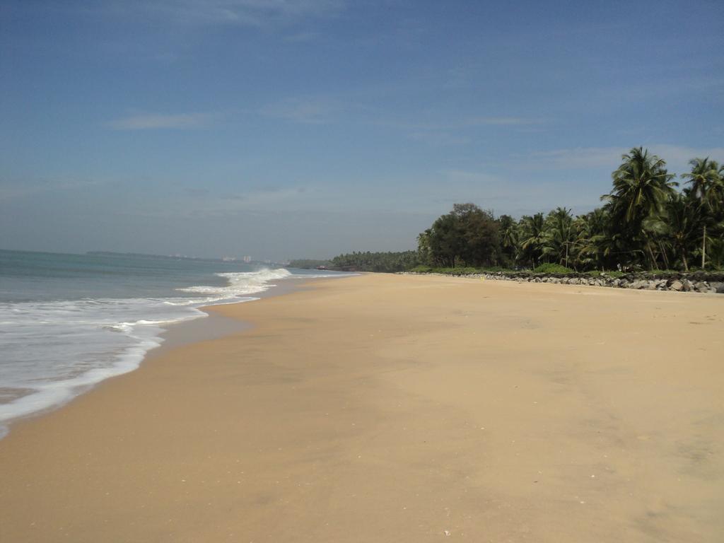 Club 7 Beach Resort Kannur Bagian luar foto