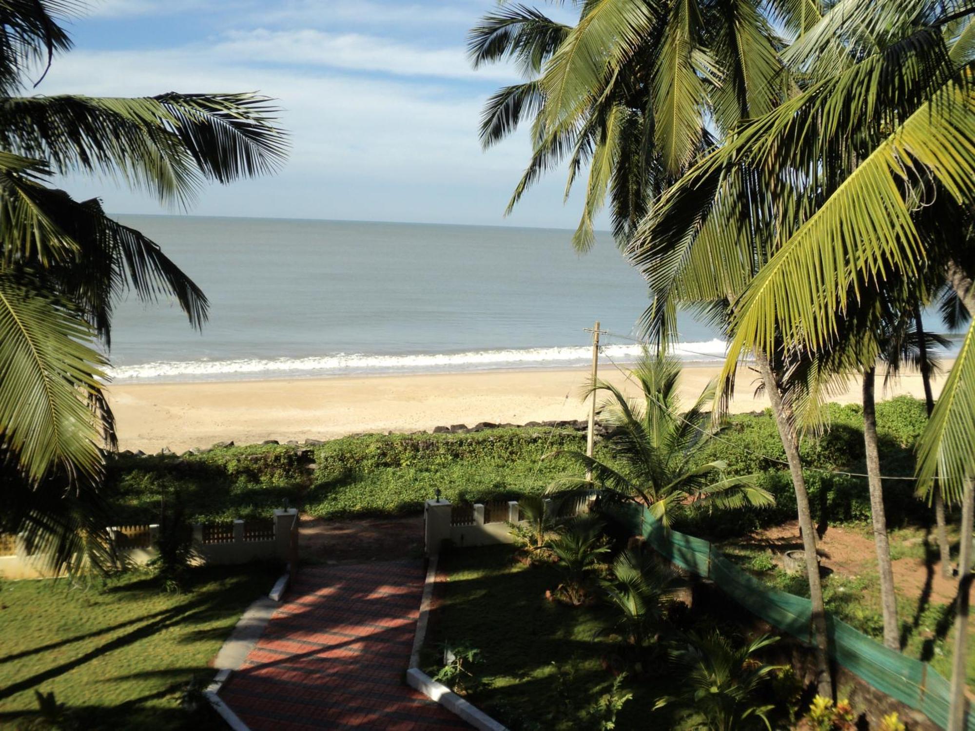 Club 7 Beach Resort Kannur Bagian luar foto